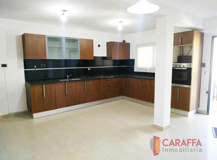Casa · 211m² · 5 Ambientes · 1 Cochera