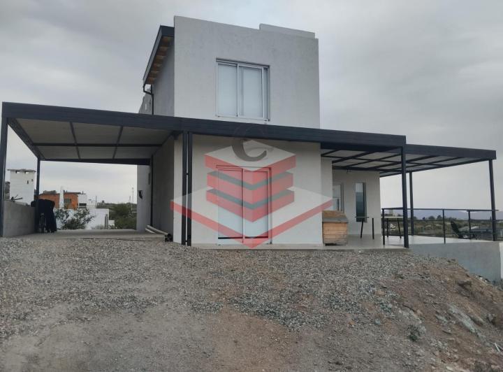 Casa · 122m² · 8 Ambientes · 1 Cochera