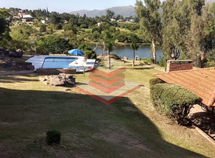 Casa · 220m² · 4 Ambientes · 1 Cochera