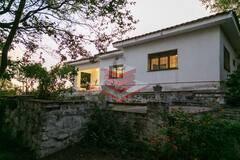 Casa · 221m² · 9 Ambientes · 1 Cochera
