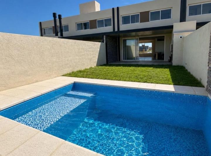 Casa · 142m² · 4 Ambientes · 2 Cocheras