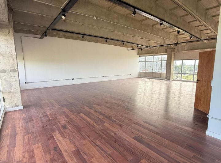 Oficina comercial · 120m² · 4 Ambientes · 5 Cocheras