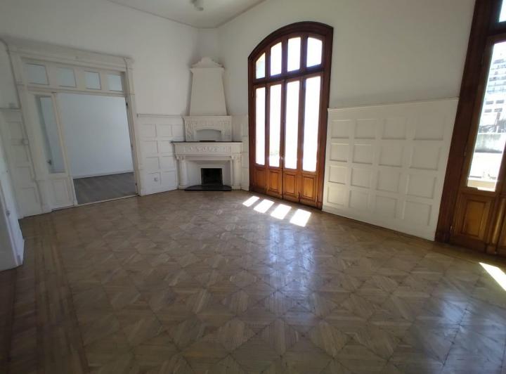 Oficina comercial · 550m² · 12 Dormitorios