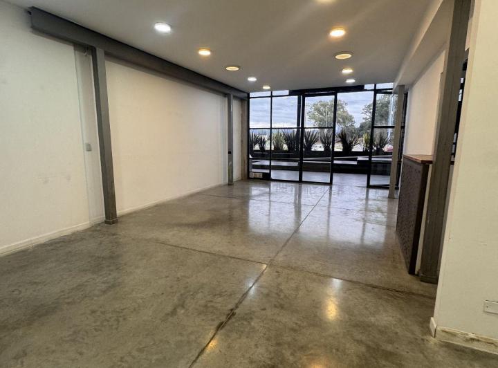 Local comercial · 97m² · 3 Ambientes · 1 Cochera