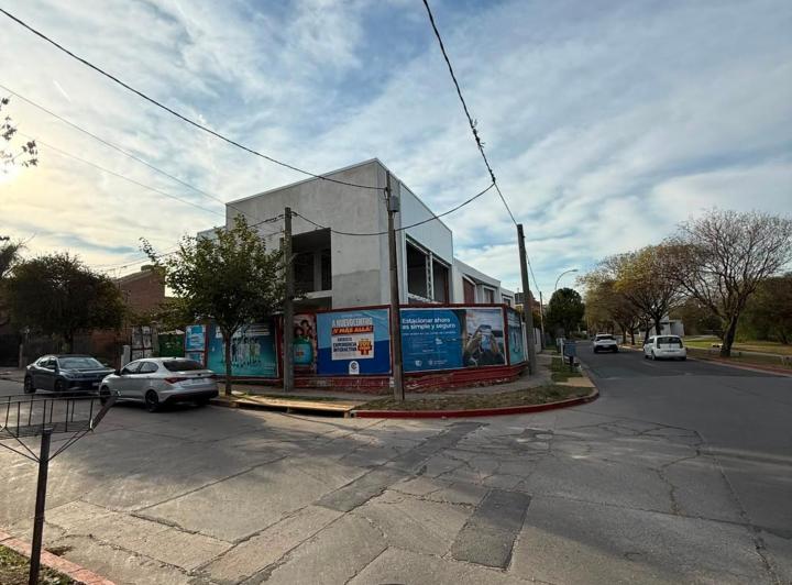 Local comercial · 130m²