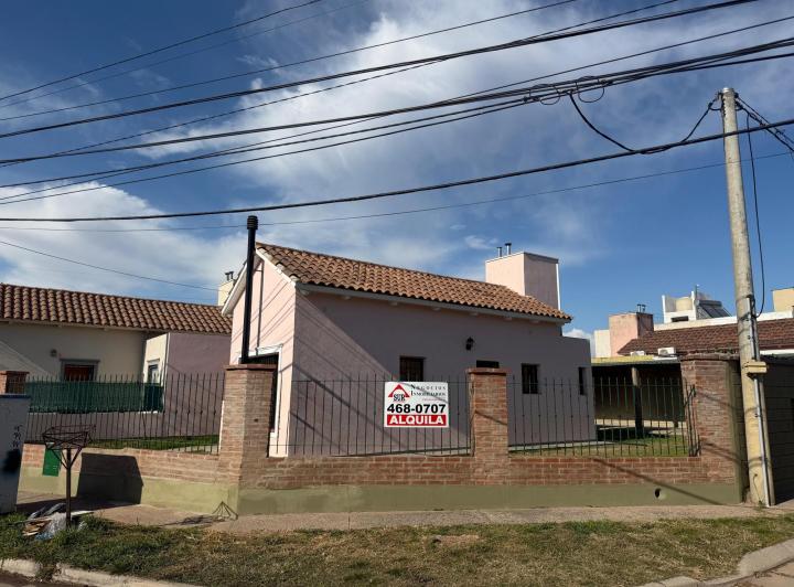 Casa · 70m² · 5 Ambientes · 2 Cocheras