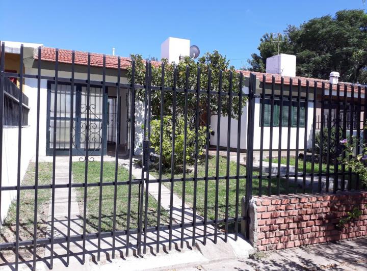 Casa · 105m² · 5 Ambientes · 2 Cocheras