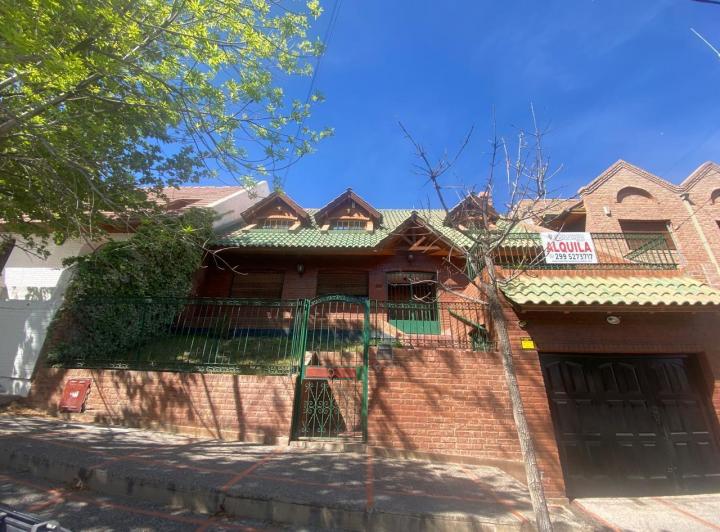 Casa · 320m² · 12 Ambientes · 1 Cochera
