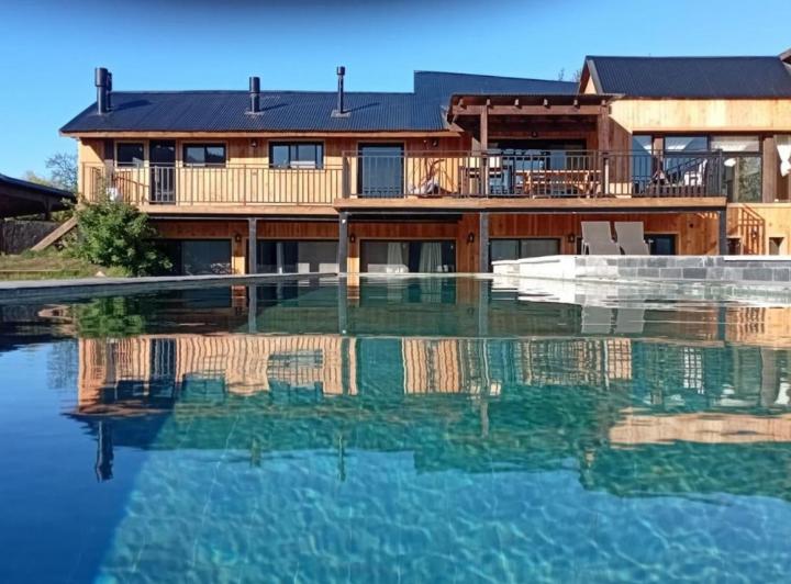 Casa · 360m² · 5 Ambientes · 4 Cocheras