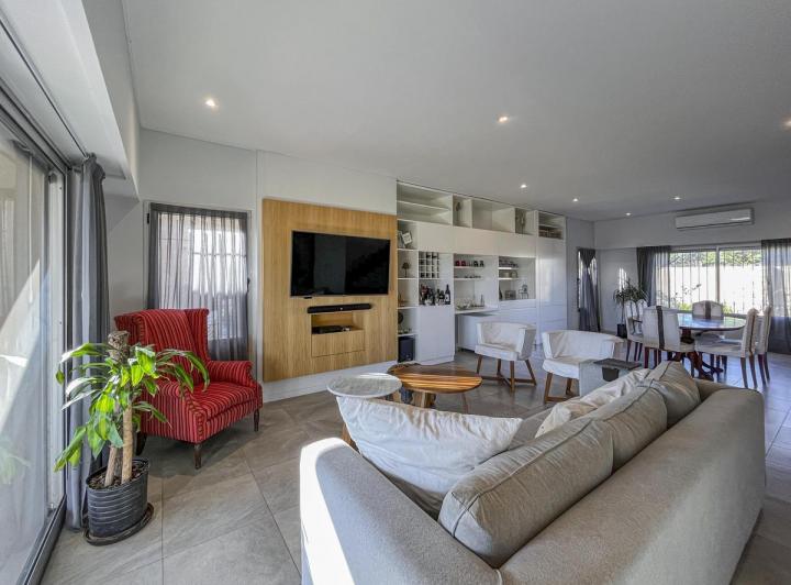 Casa · 320m² · 7 Ambientes · 2 Cocheras