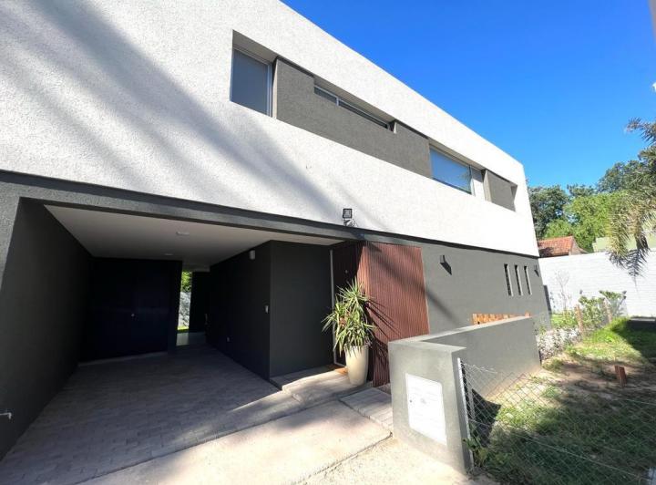 Casa · 147m² · 5 Ambientes · 1 Cochera