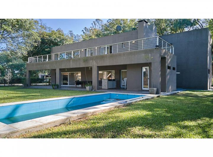 Casa · 280m² · 6 Ambientes · 2 Cocheras