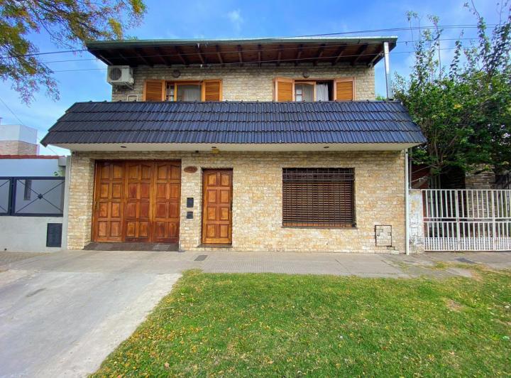 Casa · 182m² · 4 Ambientes · 1 Cochera
