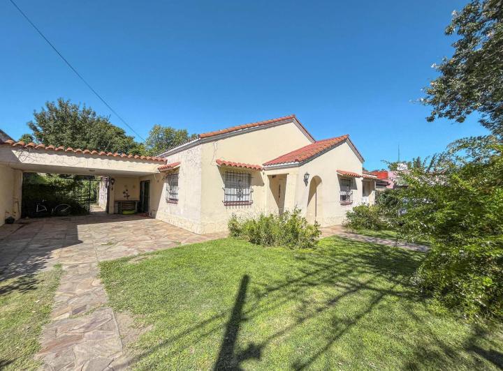 Casa · 346m² · 9 Ambientes · 2 Cocheras