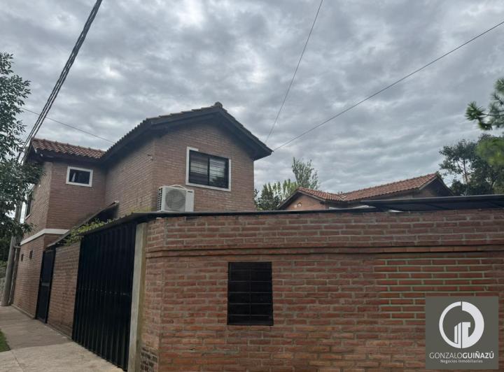 Casa · 140m² · 9 Ambientes · 2 Cocheras