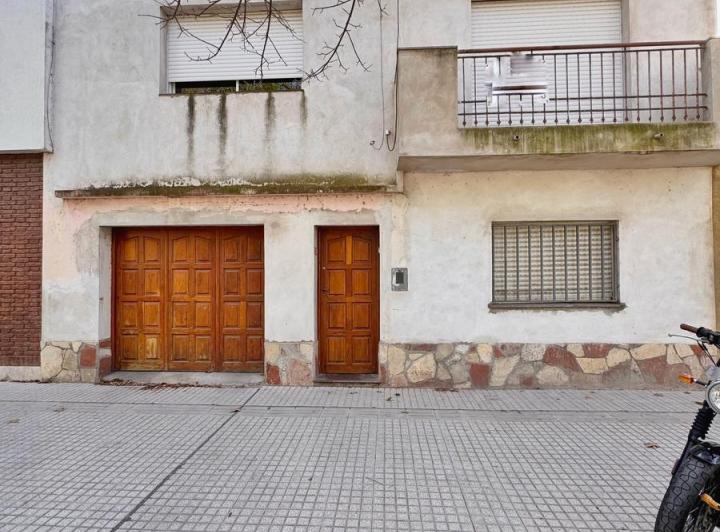 Casa · 200m² · 6 Ambientes · 1 Cochera