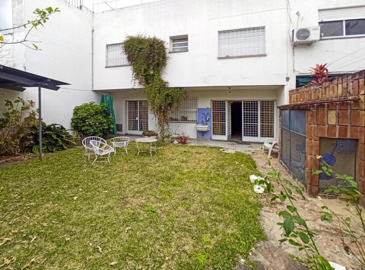 Casa · 245m² · 9 Ambientes · 2 Cocheras