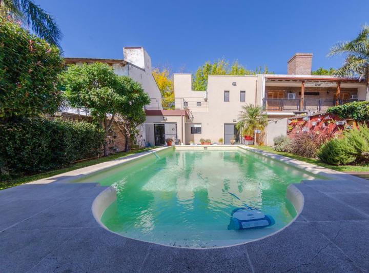 Casa · 188m² · 5 Ambientes · 2 Cocheras