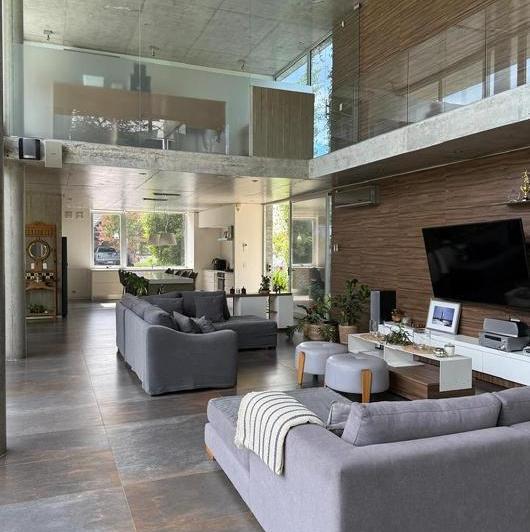 Casa · 611m² · 7 Ambientes · 4 Cocheras