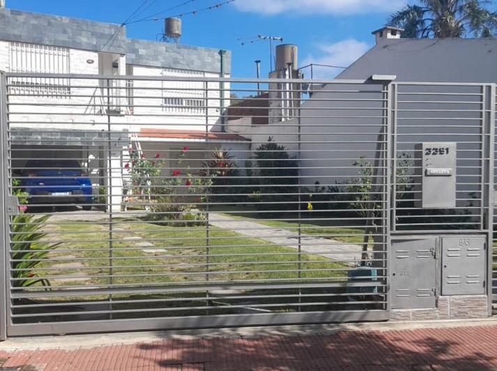 Casa · 173m² · 8 Ambientes · 1 Cochera