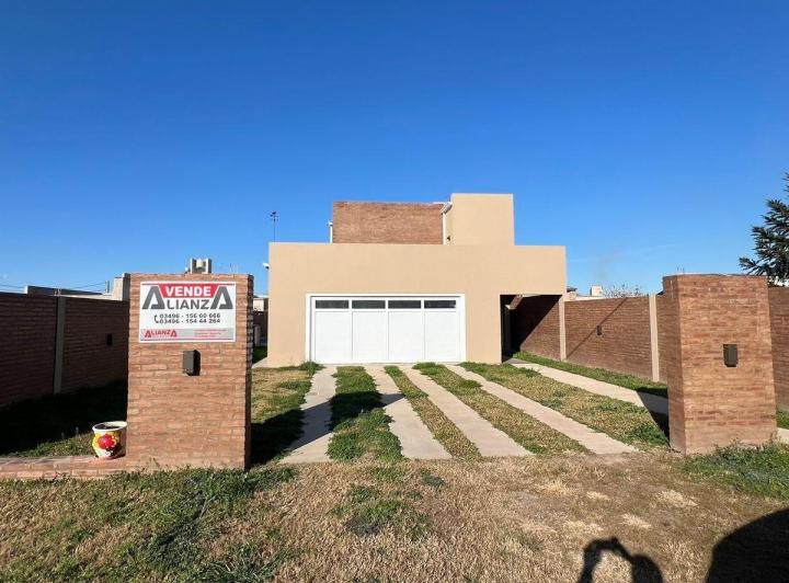 Casa · 247m² · 6 Ambientes · 2 Cocheras