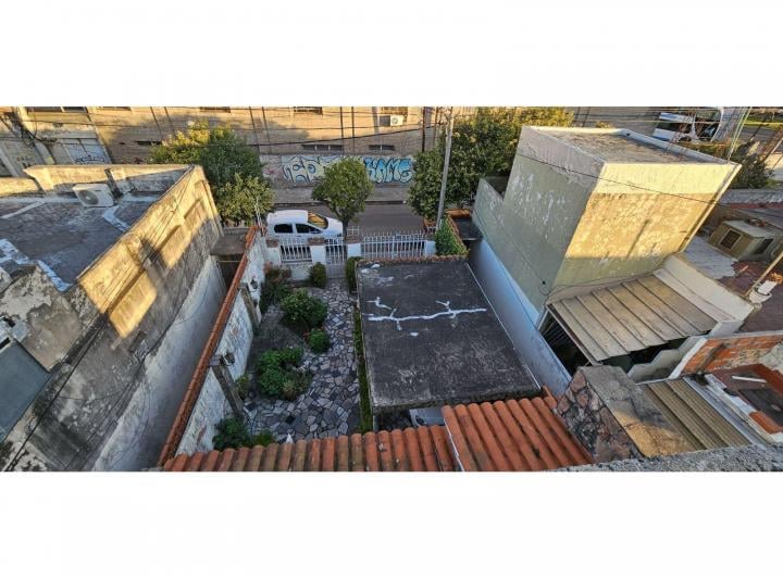 Casa · 110m² · 6 Ambientes · 2 Cocheras
