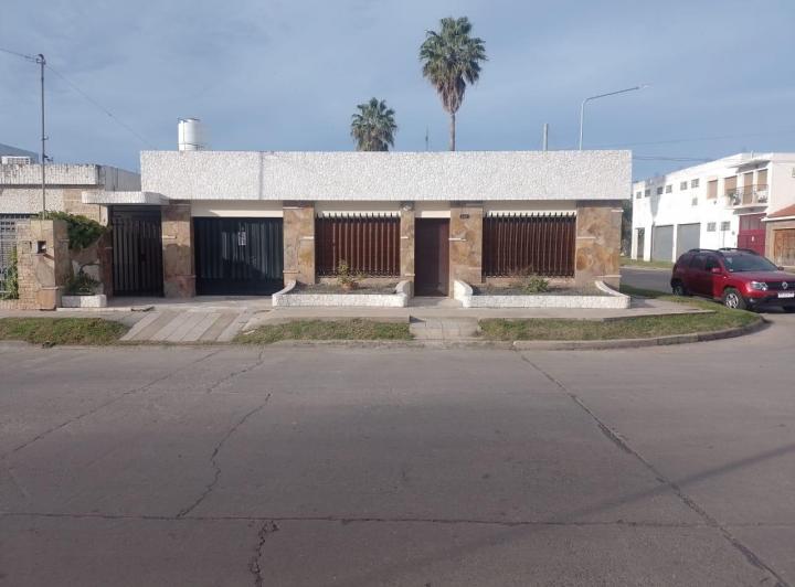 Casa · 141m² · 4 Ambientes · 1 Cochera
