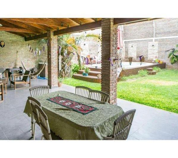 Casa · 165ha · 5 Ambientes · 2 Cocheras