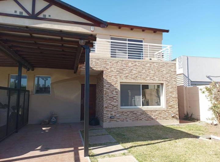 Casa · 111m² · 4 Ambientes · 1 Cochera