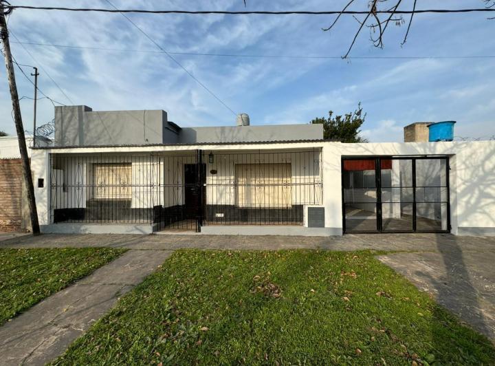 Casa · 93m² · 5 Ambientes · 1 Cochera