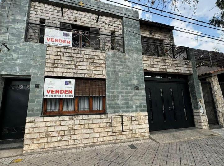 Casa · 148ha · 5 Ambientes · 2 Cocheras