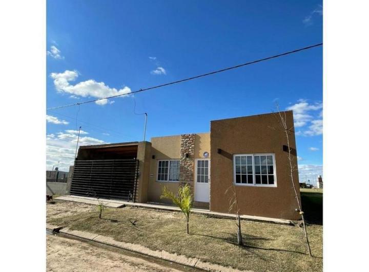 Casa · 140m² · 5 Ambientes · 2 Cocheras