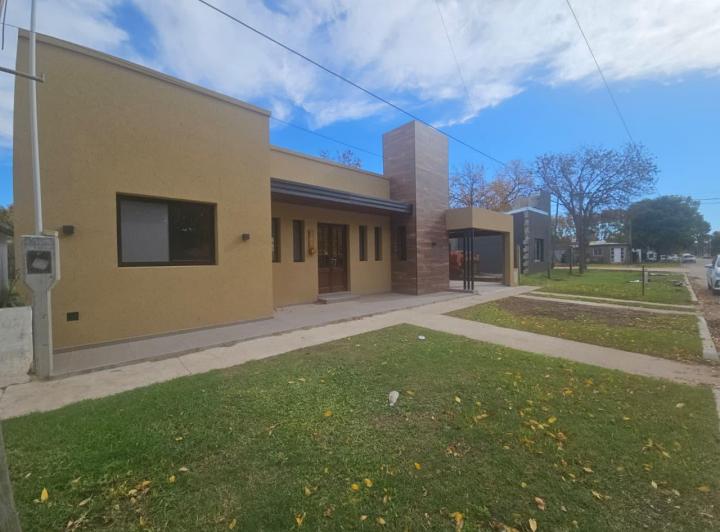 Casa · 76m² · 4 Ambientes · 1 Cochera