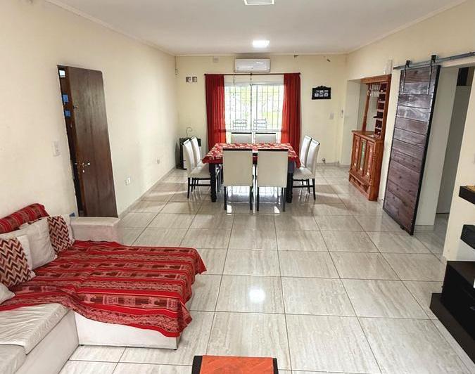 Casa · 160m² · 4 Ambientes · 1 Cochera