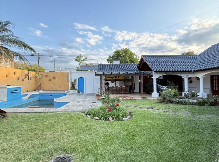 Casa · 355m² · 10 Ambientes · 3 Cocheras