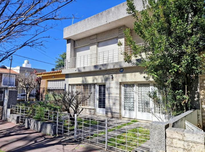 Casa · 200m² · 5 Ambientes · 1 Cochera