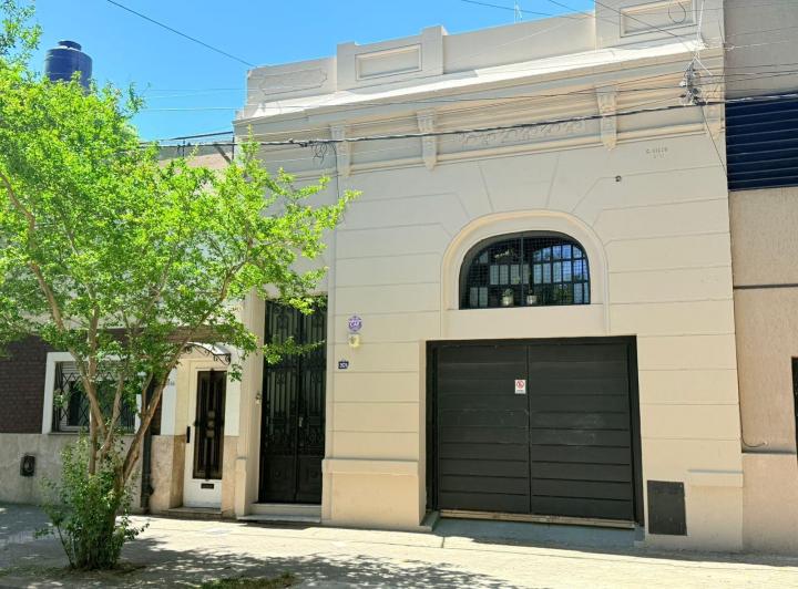 Casa · 180m² · 5 Ambientes · 1 Cochera