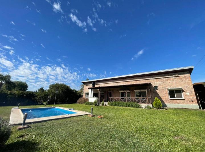Casa · 95m² · 4 Ambientes · 2 Cocheras