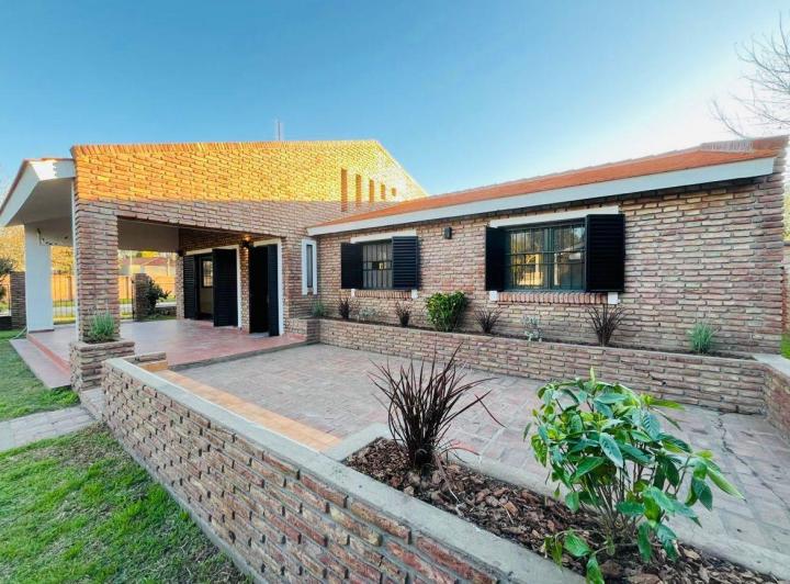 Casa · 145m² · 6 Ambientes · 1 Cochera