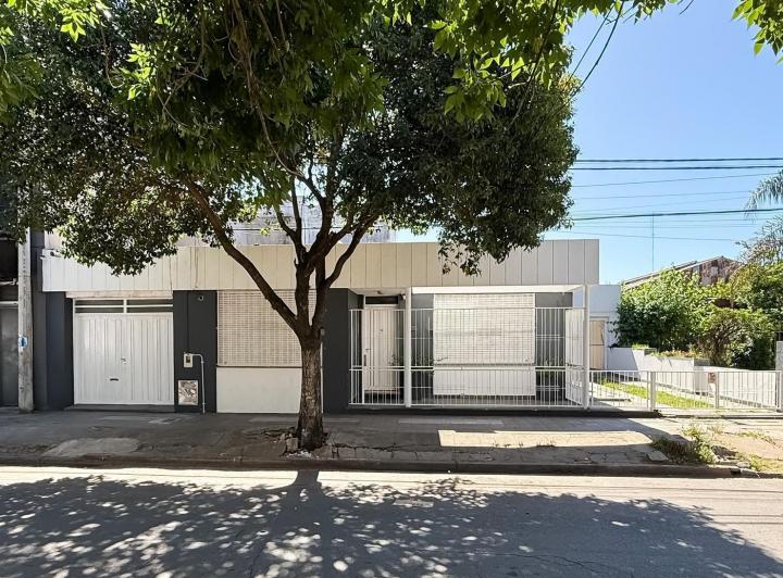 Casa · 175m² · 6 Ambientes · 5 Cocheras