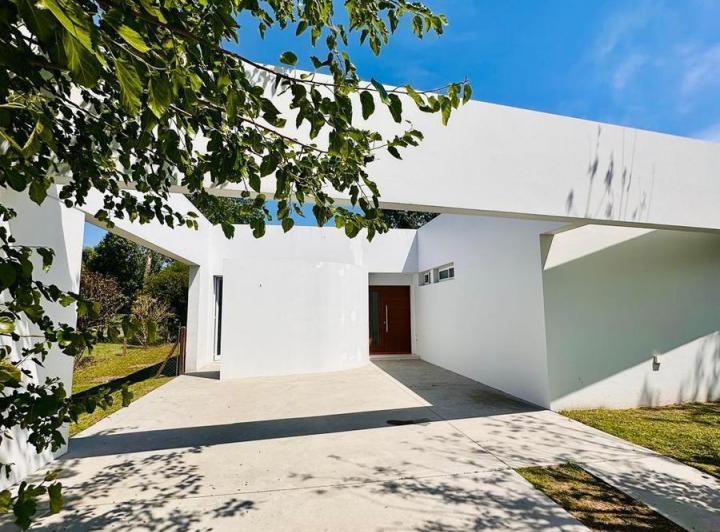 Casa · 137m² · 5 Ambientes · 2 Cocheras