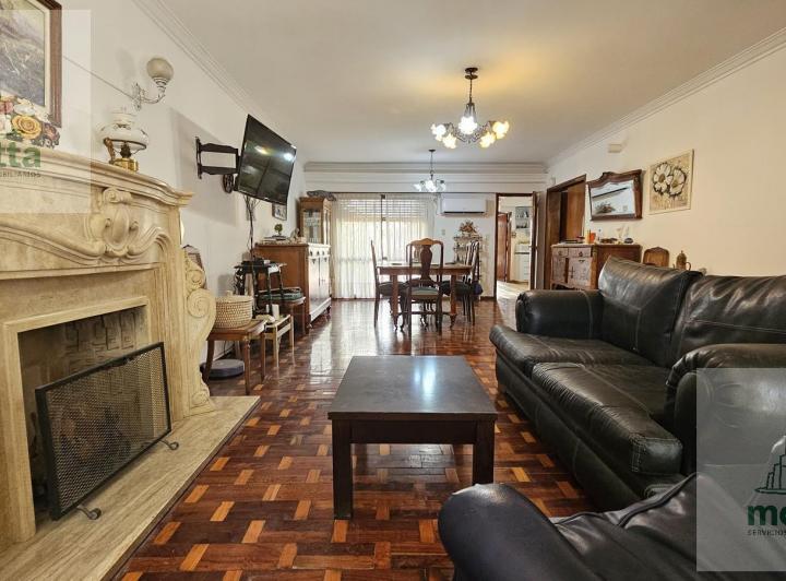 Casa · 224m² · 6 Ambientes · 1 Cochera