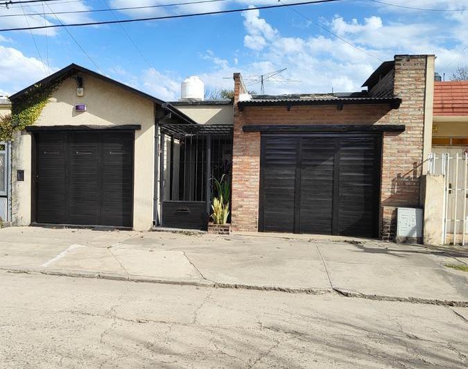 Casa · 207m² · 4 Ambientes · 2 Cocheras