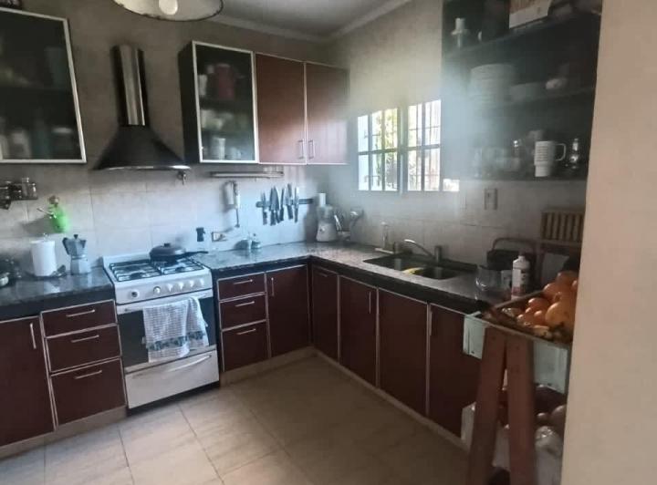 Casa · 210m² · 8 Ambientes