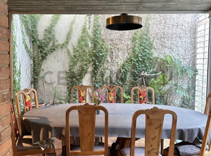 Casa · 195m² · 4 Dormitorios · 2 Cocheras