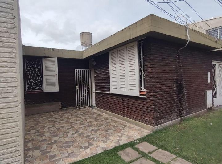 Casa · 90m² · 5 Ambientes · 2 Cocheras