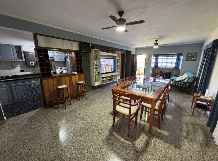 Casa · 170m² · 9 Ambientes · 1 Cochera