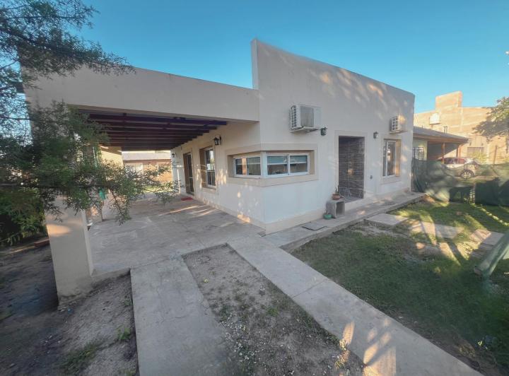 Casa · 130m² · 4 Ambientes · 4 Cocheras