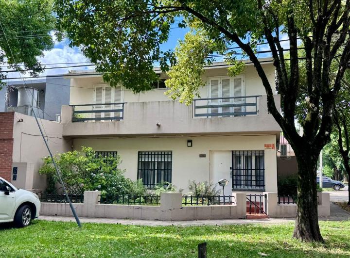 Casa · 204m² · 6 Ambientes · 1 Cochera
