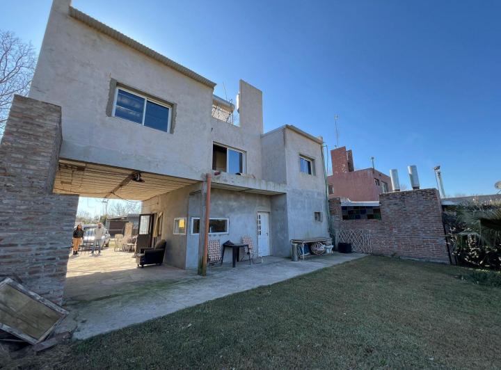 Casa · 140m² · 4 Ambientes · 1 Cochera